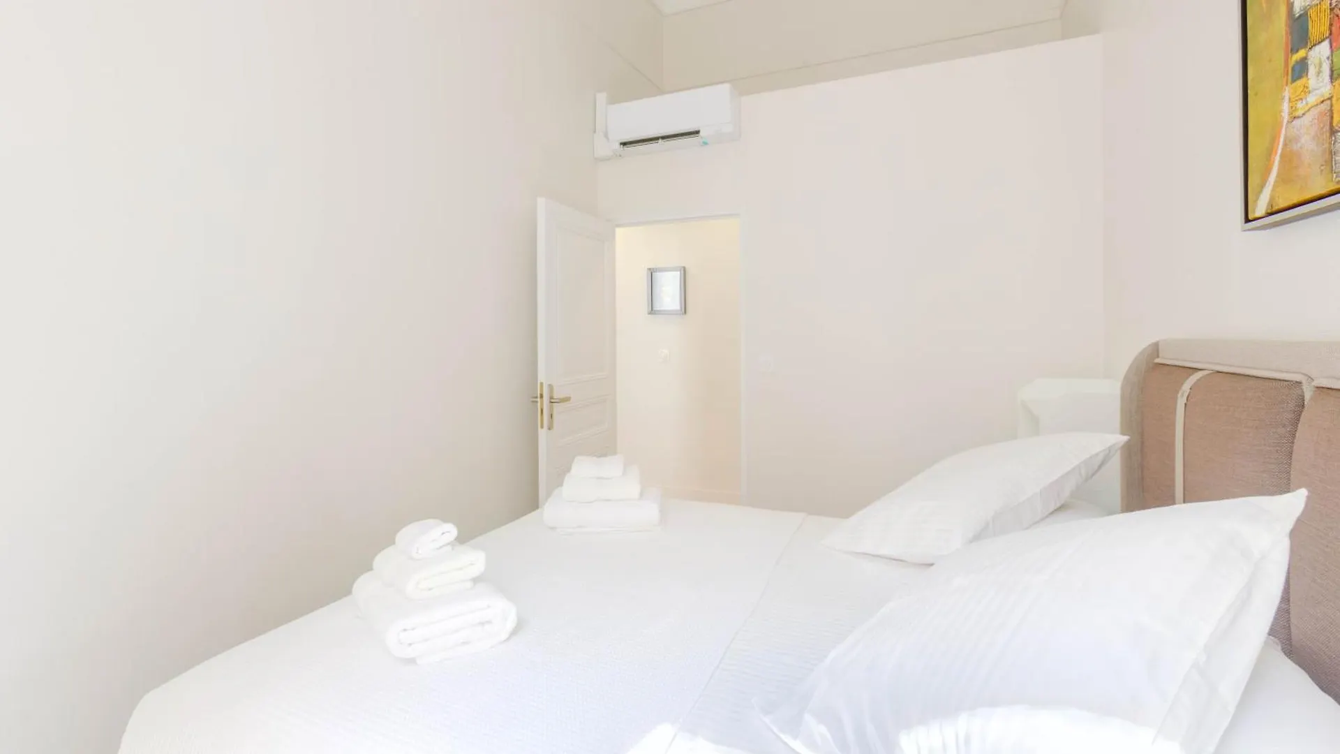 Caf Friedland Apartment Paris