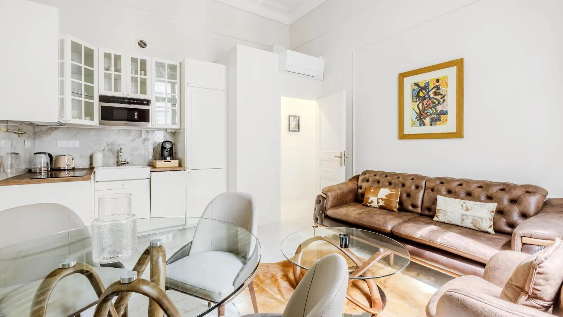 Caf Friedland Apartment Paris France