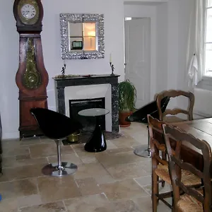 Le Marais 3 Bedrooms Apt Parijs